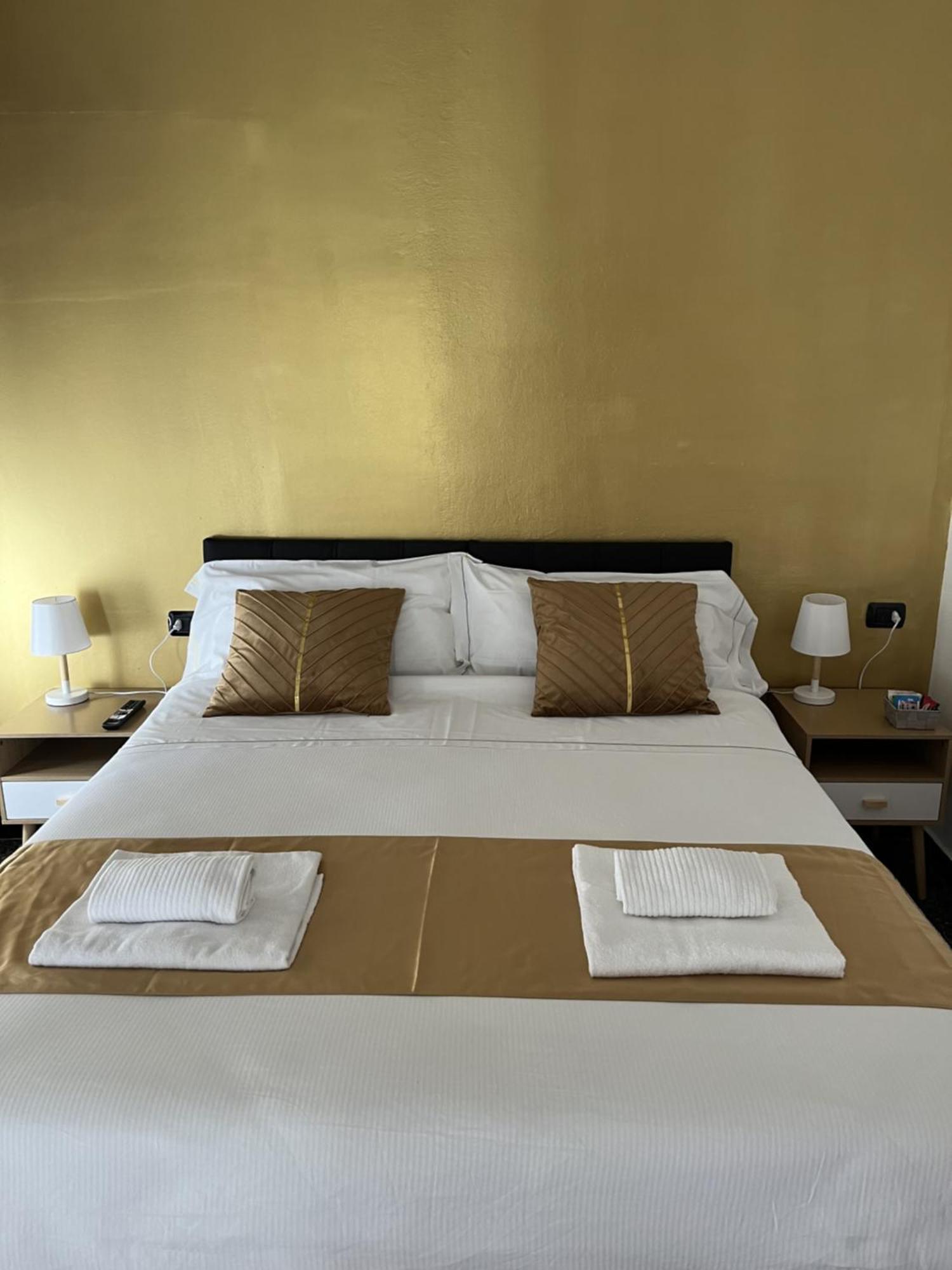 Genova Gold Rooms Ngoại thất bức ảnh