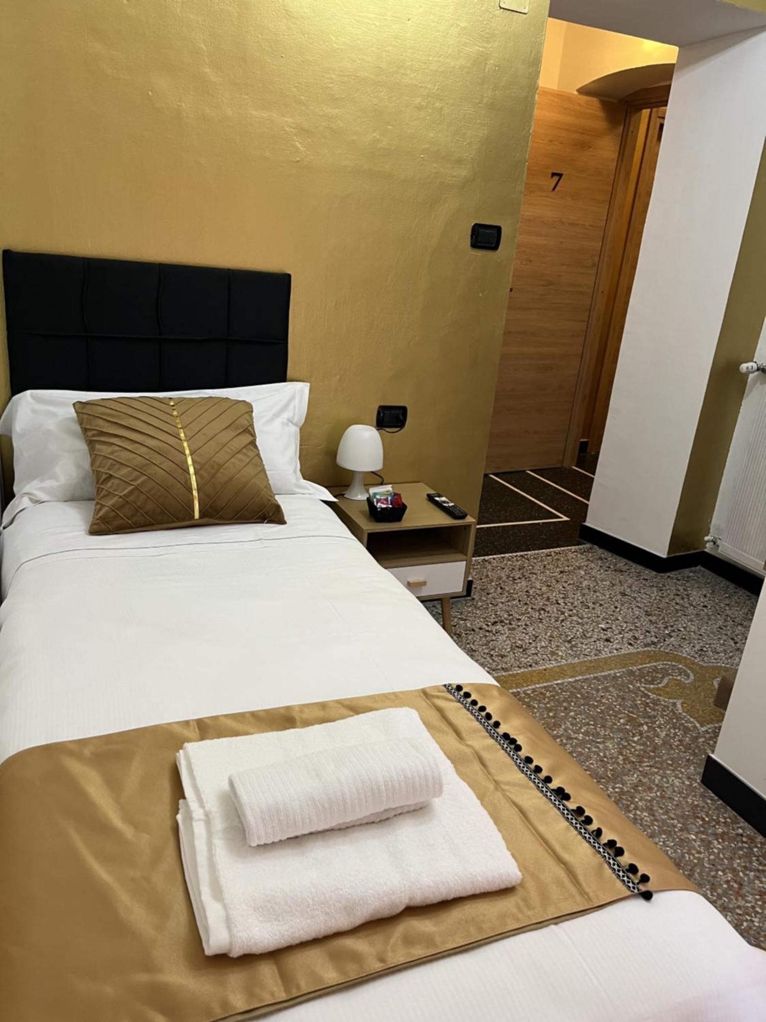 Genova Gold Rooms Phòng bức ảnh