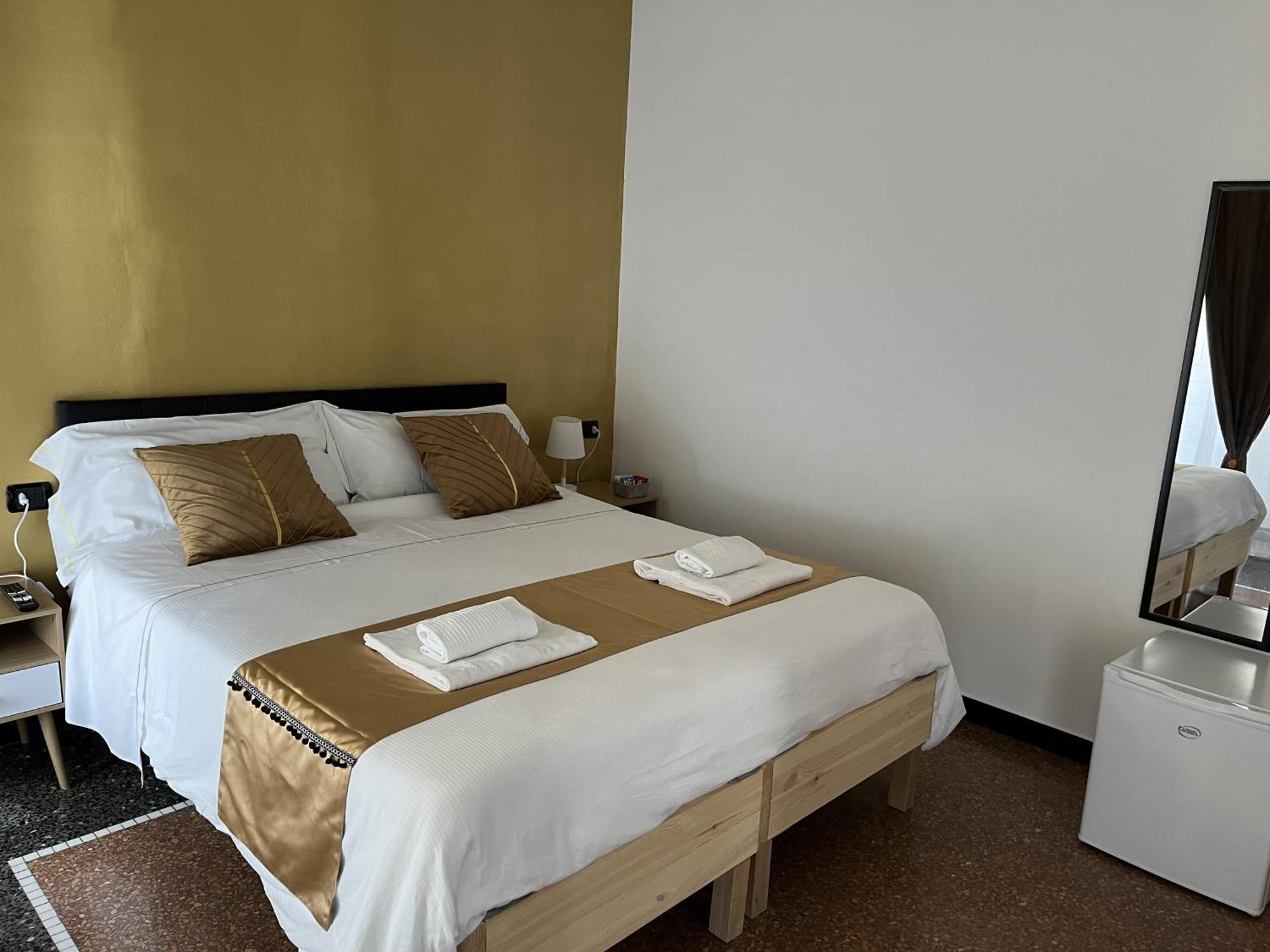 Genova Gold Rooms Ngoại thất bức ảnh